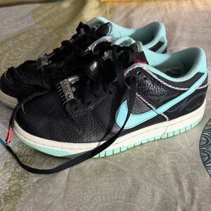 Nike SB Dunk “barbershop”